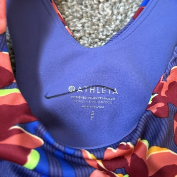 NWT Athleta Blue & Red Floral Conscious Crop Printed Small - Picture 3 of 4